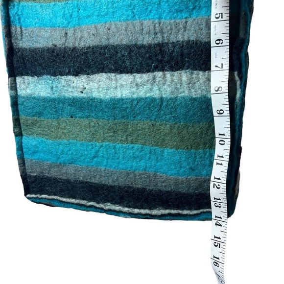 Prana Crossbody Purse - Picture 10 of 13